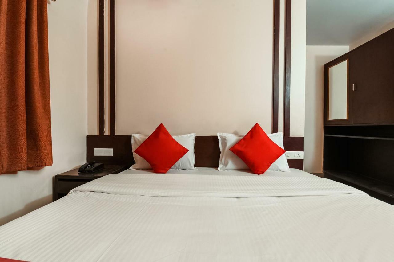 Oyo 28856 Manjeera Inn ヴィシャーカパトナム エクステリア 写真
