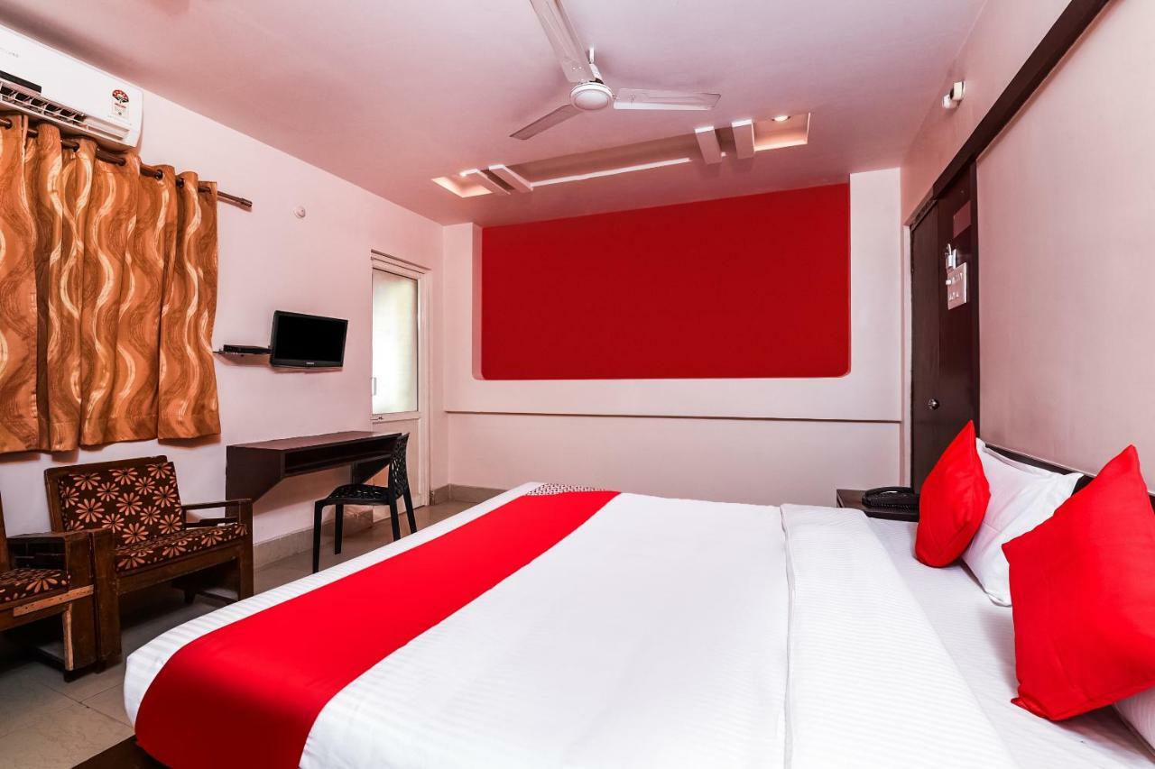 Oyo 28856 Manjeera Inn ヴィシャーカパトナム エクステリア 写真