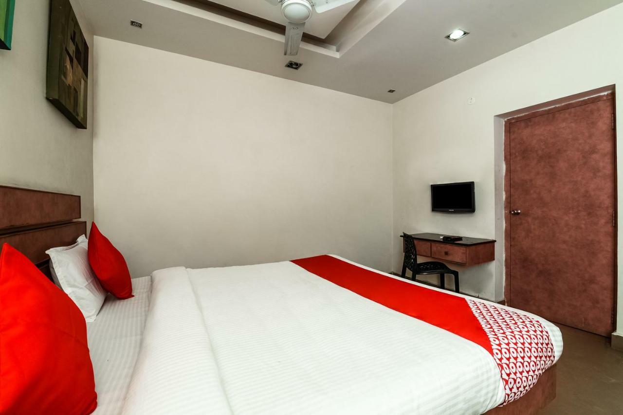 Oyo 28856 Manjeera Inn ヴィシャーカパトナム エクステリア 写真