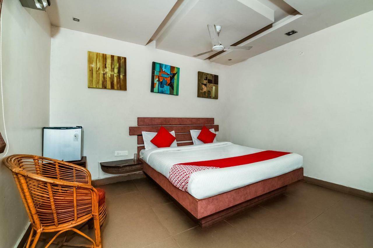 Oyo 28856 Manjeera Inn ヴィシャーカパトナム エクステリア 写真
